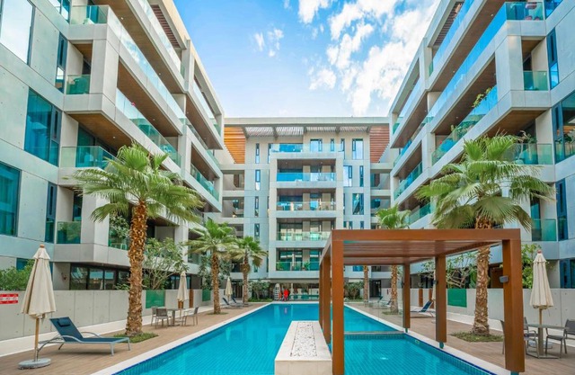 FAM Living City Walk - Opposite City Walk Mall - 2A