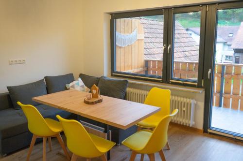 Familienfreundliche Ferienwohnung "Feuer" im Ferienhaus am Waldbach