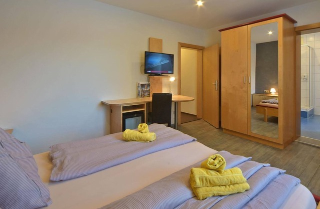 Familienzimmer Bergblick Komfort - Pension Linder