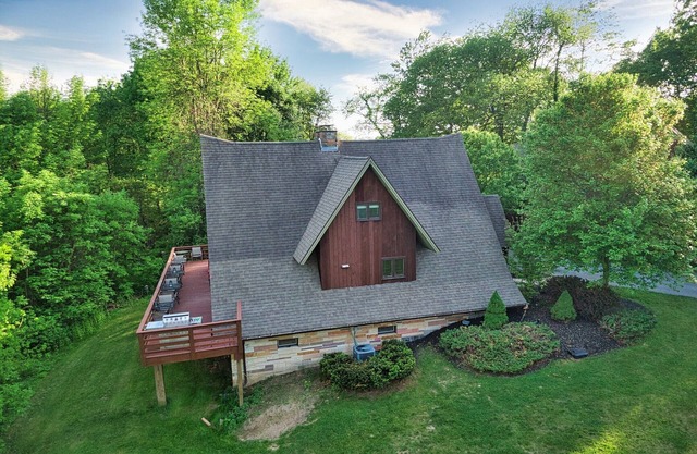 Family and Dog Friendly Home near historic racetrack and downtown w/a fire pit.