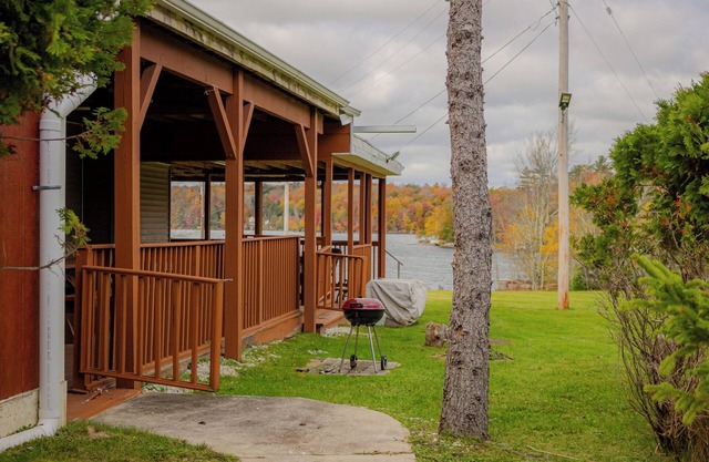 Family and Events Friendly 5BR Retreat on the Lakefront w Private Access