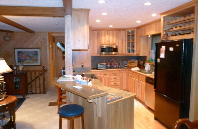 Family And Pet Friendly Riverside Mountain Retreat