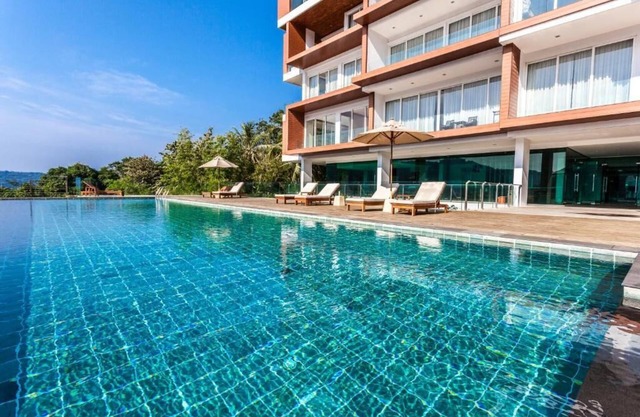 Family apartment 102 м² with 2 bedrooms and a large balcony 300m from the sea