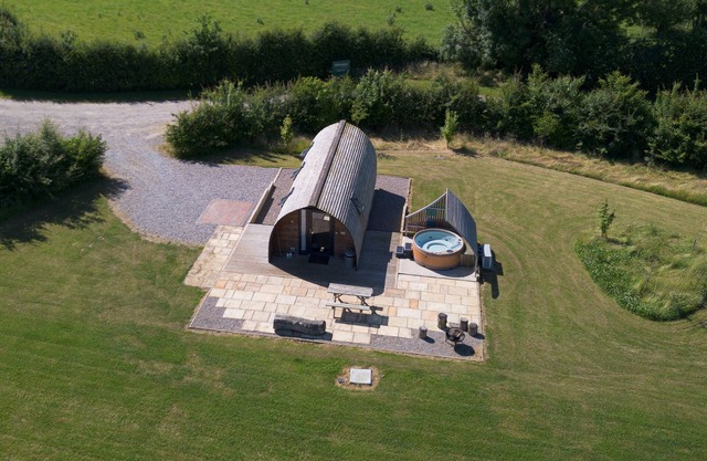 Family Cabin with Hot Tub & Accessible Facilities