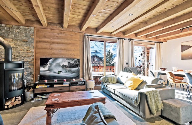 Family chalet in Les Menuires, sauna, parking, close to ski slopes