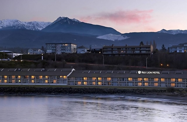 Family Coastal Vacay in Red Lion Hotel Port Angeles Harbor! Fitness, Pool, Beach