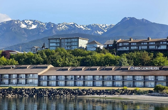 Family Coastal Vacay in Red Lion Hotel Port Angeles Harbor! Fitness, Pool, Beach