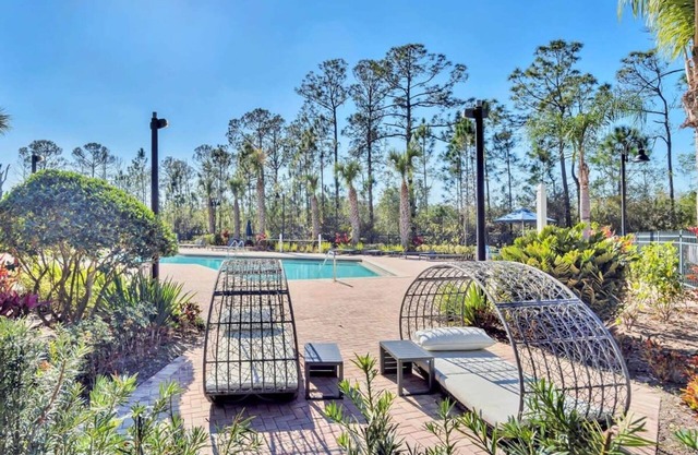 Family Condo Near Disney w Pool & Gympets Welcome
