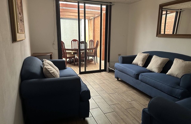 Family friendly accommodation with 12 beds, garage and garden in zona 14n