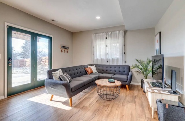 Family-Friendly - Cozy Modern - Convenient - USAFA - Air Force Academy