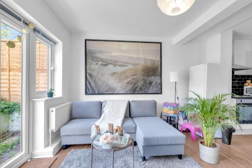 Family friendly 1-Bed, Garden, Free Parking & Coffee, Snacks, Toiletries, 30min to Central London & Wembley Stadium