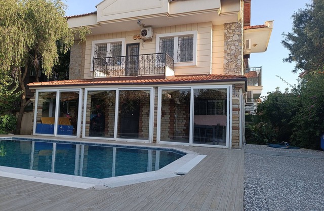 Family Friendly 10 Minutes to the Beach. Private Pool.