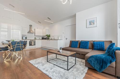 Family-Friendly 2 bedrooms flat with 2bath in Stratford