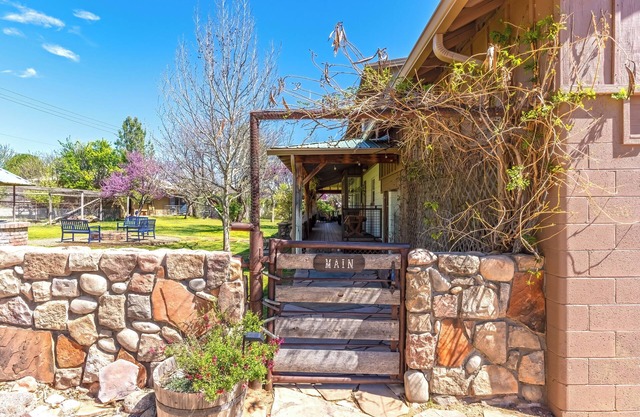 Family-Friendly 4BR Ranch Home Near Sedona w/Porch, Fire Pit & Game Room