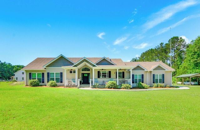 Family-Friendly Abbeville Home w/Fire Pit & Games