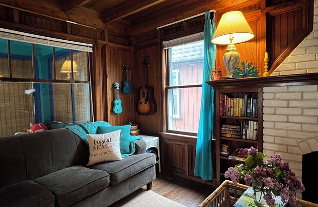 Family friendly beach stay. A short walk to the beach and Main Street