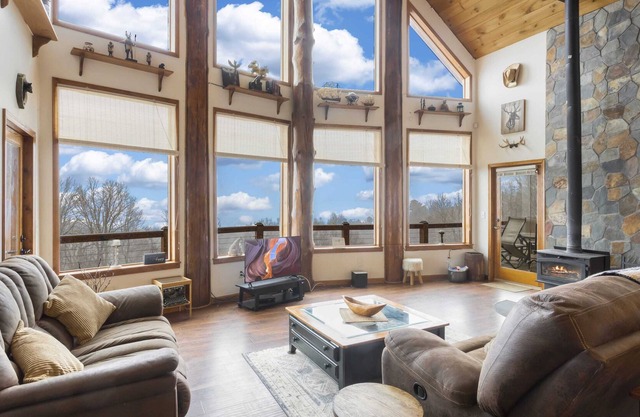 Family-Friendly Cabin near Downtown