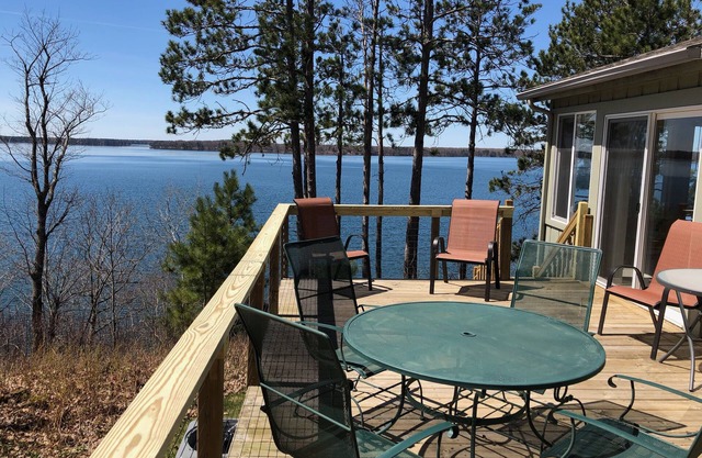 Family Friendly Cottage w/Spectacular Views of Round Lake-Hayward, WI