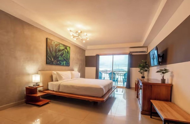 Family-Friendly Deluxe King with Free Parking, Ocean View