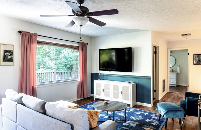 Family-friendly Farmhouse Johnson City ETSU Tweetsie Trail Bristol Speedway JCMC