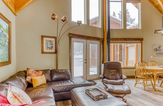 Family-Friendly Home w/Private Washer/Dryer, Free WiFi, Gas Stoves - Near Skiing