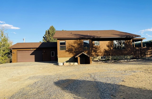 Family friendly home south of town, minutes from Ski Hill, WIFI and Hot Tub