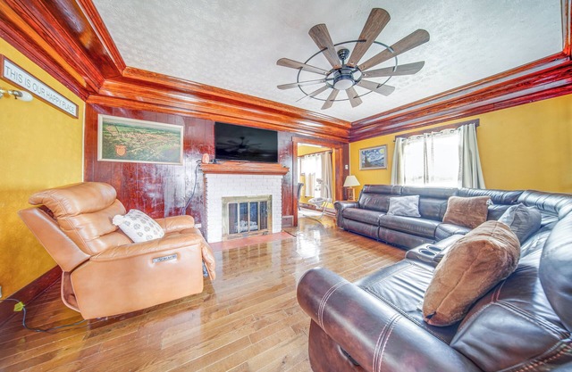 Family-Friendly Home: Walk to Lake Erie!