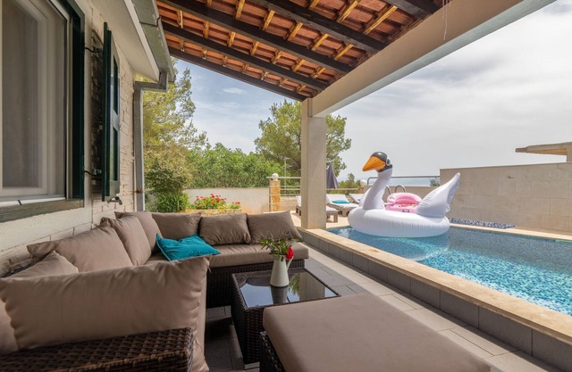 Family friendly house with a swimming pool Cove Koramaslinova - Koromaslinova, Brač (K-15479)