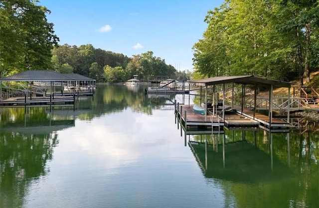 Family-Friendly Lake Keowee Retreat with Private Dock & Water Views - Sleeps 15