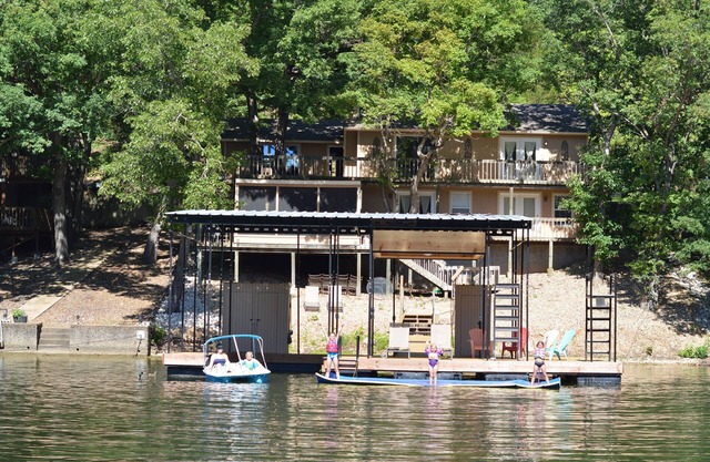 Family Friendly Lake Home, Private Boat Dock, Lake Ozark