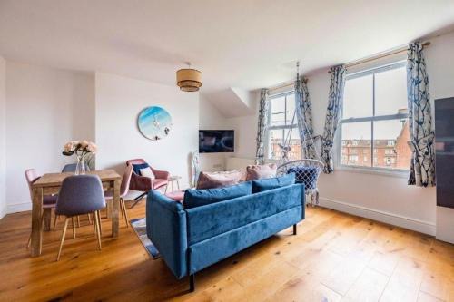 Family-Friendly Seaside Gem: King and Twin