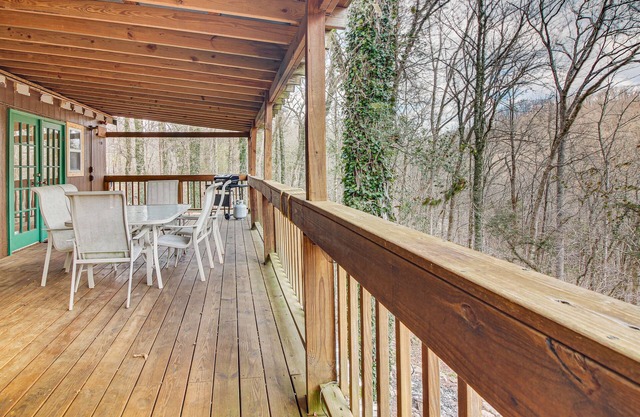 Family-Friendly Smithville Cabin: Game Room & Deck