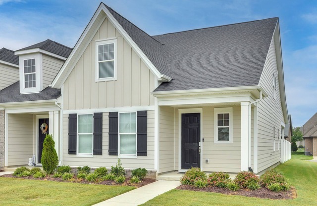 Family-Friendly Townhome in Murfreesboro!