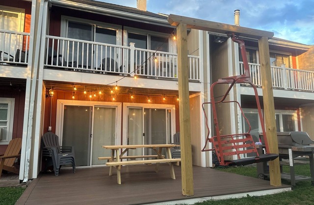 Family friendly townhouse minutes from Hunter Mountain!