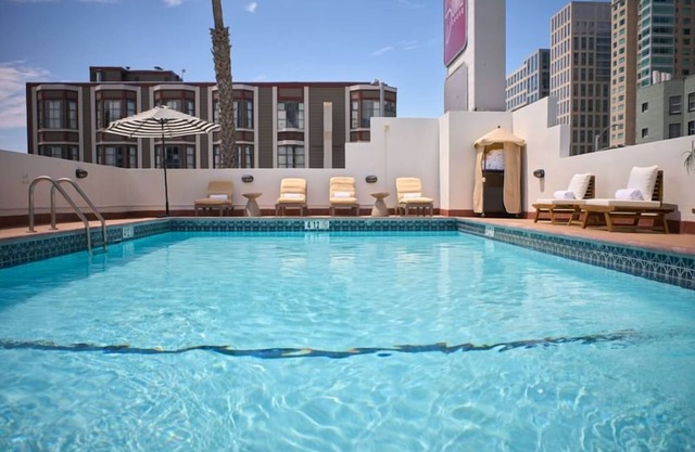 Family-Friendly Unit with Pool Access & Free Breakfast Near SoMa, San Francisco