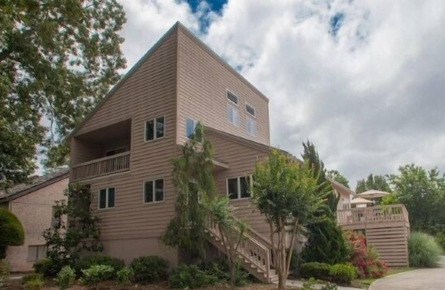 Family-Friendly Sail Away Home with Billiard and Built-in Spa on the Deck by RedAwning