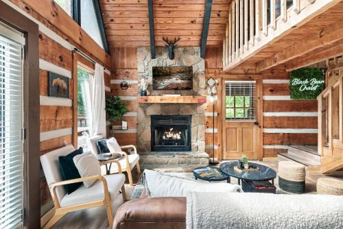 Family Fun Cabin on Bluff Mountain-Hot Tub & Game Room
