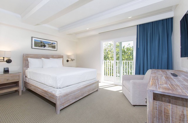 Family Getaway! 2 Awesome Units, Pool, Fishing, Bbq Facilities
