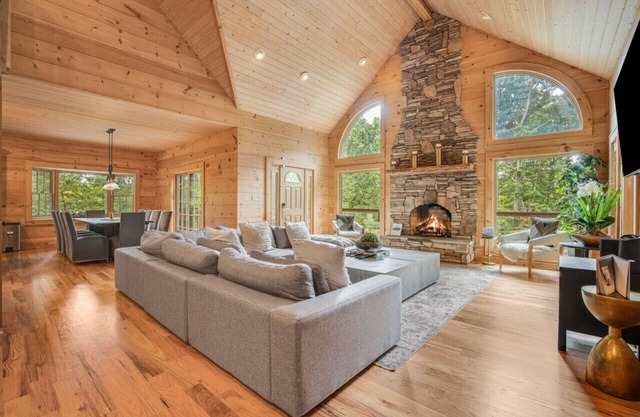 Family Getaway: Pool, Game Room, Fire Pit & 3 Kings
