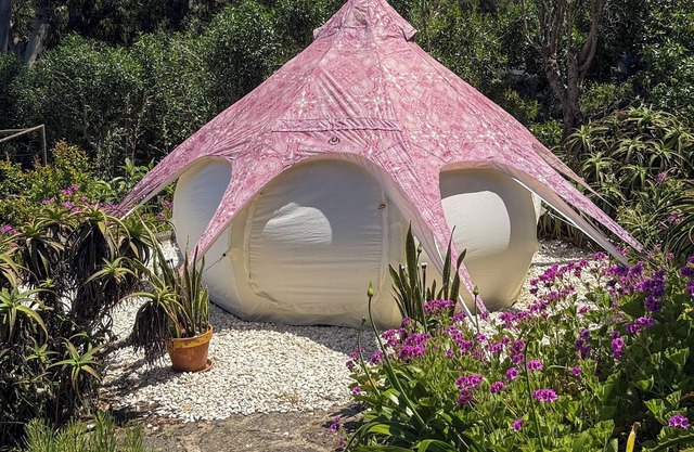 Family glamping within walking distance to three beaches