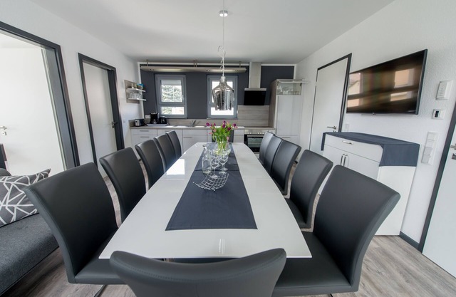 Family group meetings (for 10-12 people) between Frankfurt and Heidelberg