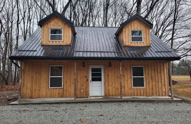 Family/Group, Pet Friendly Lodge. 2 Private acres @ 7 Springs offsite!