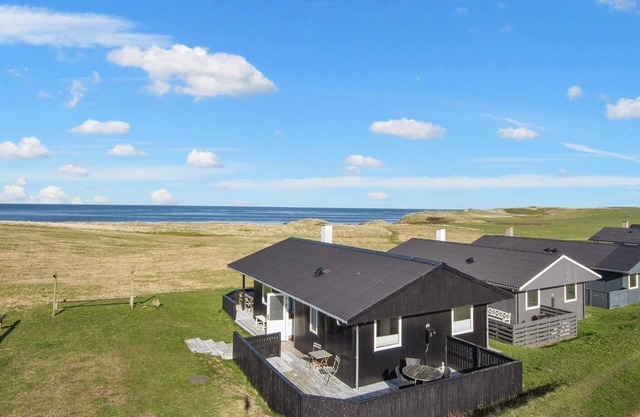 Family Holiday Home by North Sea