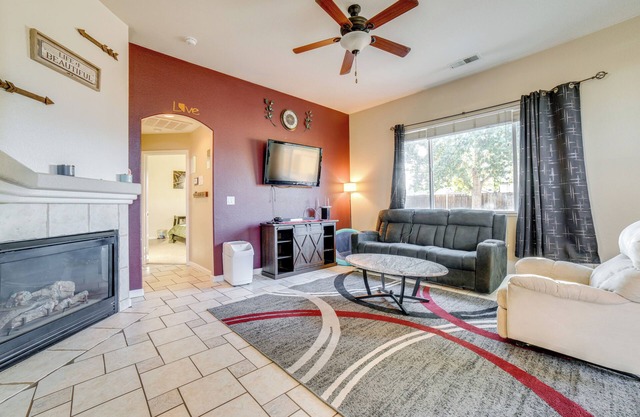 Family Home w/Playground & BBQ in Dayton!