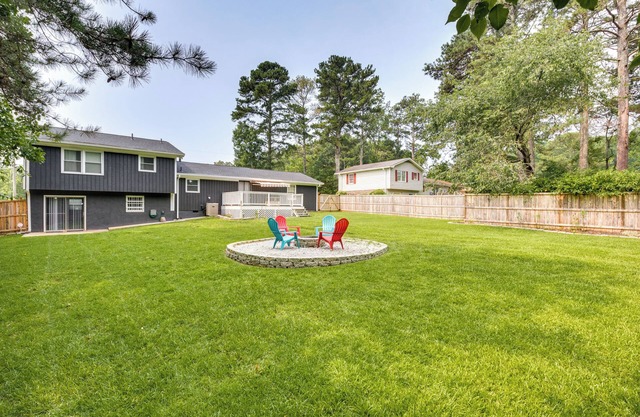 Family Home w/Yard - 25 Mi to Downtown Atlanta!