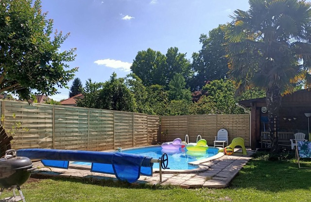 Family house 10 people with private pool