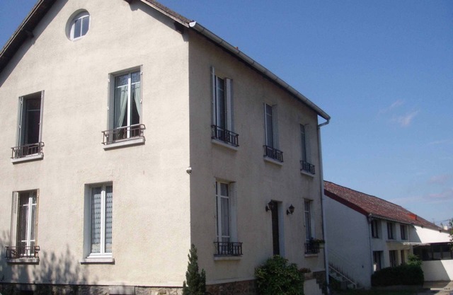 Family house in the city center near the train station and all amenities