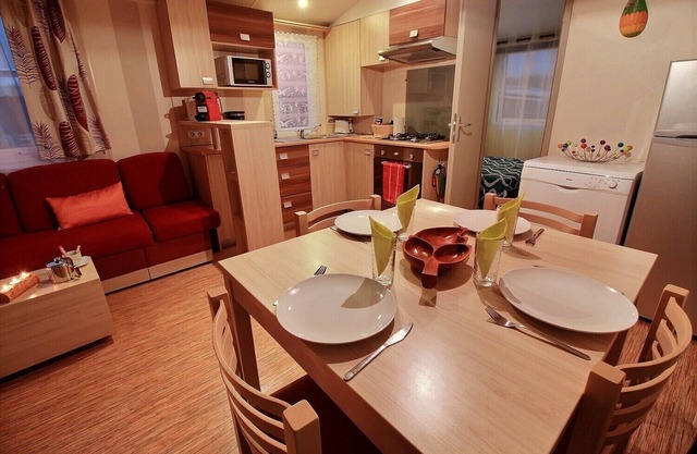 FAMILY MOBILHOME, WELL EQUIPPED FOR 6/8 people