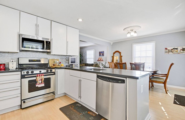 Family Oasis 5min 2 Plza Westprt Downtn Quiet Historic Cul de sac 5G 130 ch.
