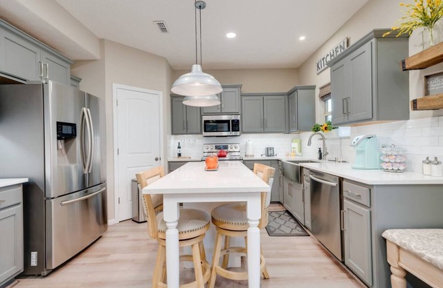 Family Oasis w/Hot Tub ideal for longer STAYS!